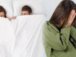 ilustrasi-suami-tidur-satu-kasur-dengan-teman-lama-wanitanya-ini-reaksi-istri.jpg