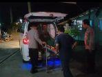 jenazah-dani-ramdani-saat-hendak-dibawa-dengan-menggunakan-mobil-ambulans.jpg