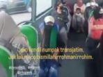 joko-kendil-kepergok-naik-bus-trans-jatim.jpg