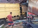 kecelakaan-di-jambi-truk-tabrak-rumah-hingga-hancur.jpg