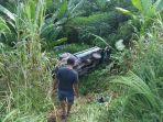 mobil-pikap-yang-membawa-romongan-ke-acara-lamaran-terguling-ke-jurang.jpg