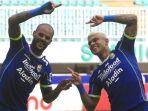 pemain-persib-bandung-david-da-silva-kiri-bersama-ciro-alves.jpg