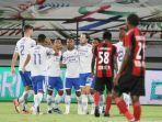 pemain-persib-bandung-merayakan-gol-marc-klok.jpg
