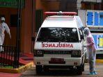 petugas-memindahkan-mobil-ambulans-di-rspi-prof-dr-sulianti-saroso-sunter-532020.jpg