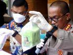 polisi-tunjukkan-4-macam-masker-organik-yang-ilegal.jpg