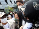 rachel-vennya-dan-salim-nauderer-di-polda-metro-jaya-e.jpg