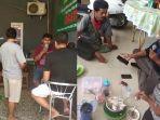 satu-keluarga-di-bekasi-jawa-barat-membuka-warung-makan-gratis.jpg