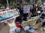 sejumlah-orangtua-murid-yang-terdampak-polemik-ppdb-utamakan-usia-demo.jpg