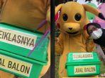 seorang-penjual-balon-berkostum-pikacu-di-bekasi-jawa-barat.jpg