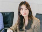 song-hye-kyo-dalam-drama-now-we-are-breaking-up-2.jpg