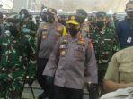 tni-polri-bagikan-masker.jpg