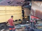 truk-pengangkut-batu-bara-tabrak-rumah-sampai-hancur-di-jambi-bocah-5-tahun-kritis.jpg