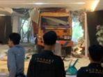 truk-tabrak-gedung-pernikahan-tamu-undangan-berhamburan-selamatkan-diri.jpg