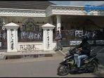 viral-rumah-dicoret-coret-tulisan-pelakor.jpg