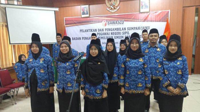 17 Orang PNS Bawaslu Provinsi dan Kabupaten/Kota di Sumbar Dilantik