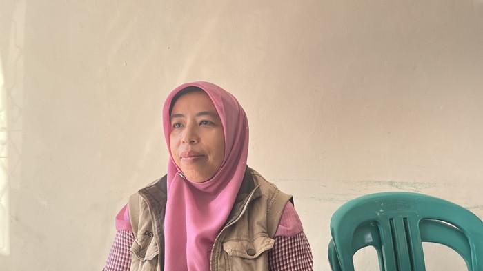 ANJING RABIES: Kepala Bidang Dinaskeswan Padang Pariaman, Devi Yanti, mengatakan, vaksinasi dilakukan setelah pihaknya menyisir lokasi tempat amukan anjing liar terjadi. Sebanyak 257 dosis vaksin dialokasikan dinas peternakan dan kesehatan hewan Padang Pariaman, pasca amukan anjing liar di 2X11 Kayu Tanam, Padang Pariaman.