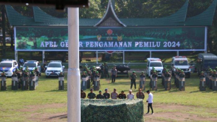 Brigjen TNI Rayen Obersyl Pimpin Apel, Gelar Pasukan Pengamanan Pemilu di Lapangan RTH Imam Bonjol
