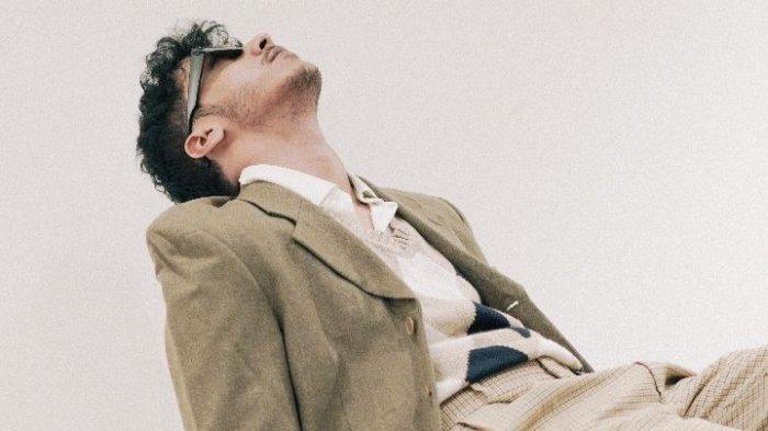 Arti Lagu No More You and I - Aziz Hendra, Lirik: Don’t Cry, It’s Not All about You and I