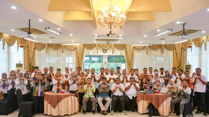 BIMTEK- Foto bersama dalam kegiatan Bimbingan Teknis (Bimtek) Kuantifikasi dan Pelaporan Emisi Gas Rumah Kaca (GRK) Tingkat Organisasi yang berlangsung di Wisma Indarung.