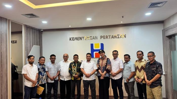 Bupati Dharmasraya Bahas Penguatan Sektor Perkebunan dengan Dirjen Perkebunan di Jakarta