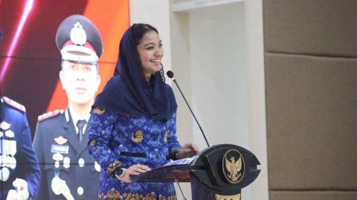 PBB DI DHARMASRAYA: Bupati Dharmasraya, Annisa Suci Ramadhani, mengajak seluruh masyarakat untuk membayar Pajak Bumi dan Bangunan (PBB) tepat waktu sebagai bentuk nyata partisipasi dalam pembangunan daerah. Hal tersebut diungkapkan di Pulau Punjung, Sabtu (19/4/2025).