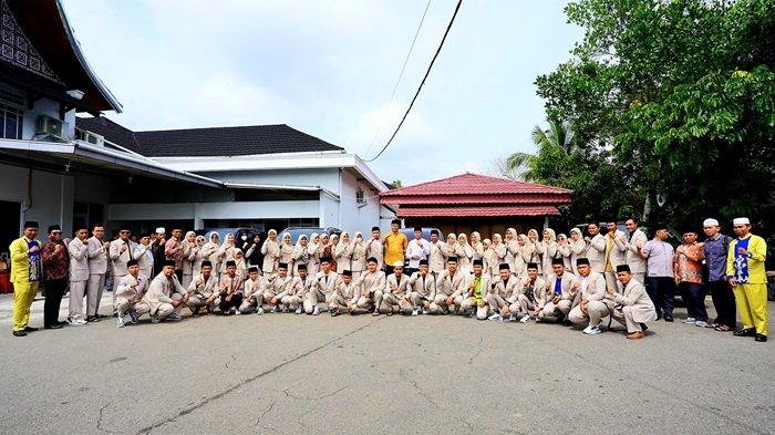 Bupati Sijunjung Berangkatkan 49 Kafilah Ikuti MTQ Nasional Tingkat Provinsi Sumatera Barat