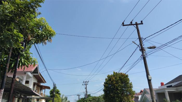 CUACA PADANG- Kondisi langit di Kota Padang terlihat cerah hingga cerah berawan pada Senin (16/3/2026). Berdasarkan prakiraan BMKG Minangkabau, cuaca di Padang pada pagi hari cerah berawan dan berpotensi hujan ringan pada siang hingga malam hari.