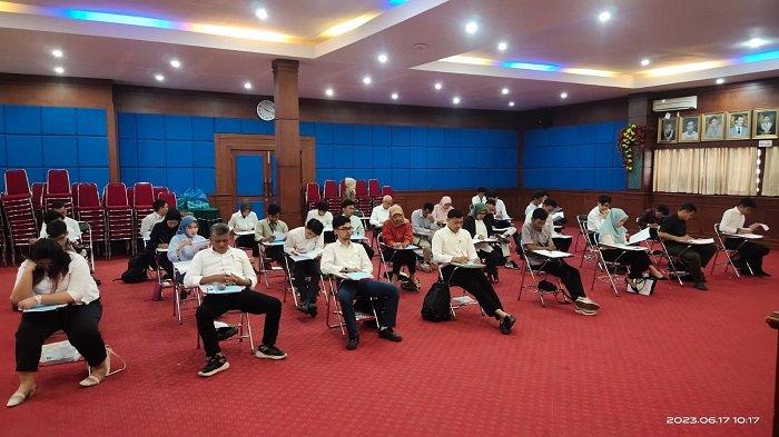 Peradi Selenggarakan Ujian Profesi Advokat Serentak di 43 Kota, 32 Peserta di Padang