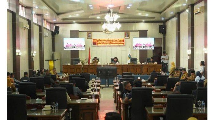 DPRD Solok Selatan Tetapkan Khairunas-Yulian Efi sebagai Bupati dan Wabup Terpilih