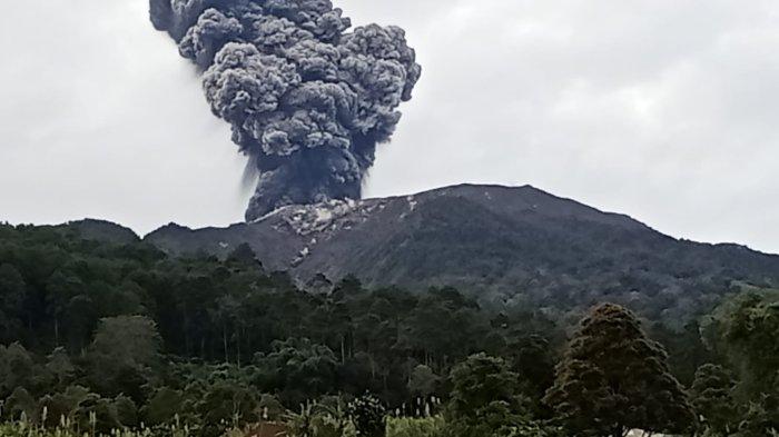 Abu Vulkanik Erupsi Gunung Marapi Mengarah ke Tanah Datar, Penerbangan di Sumbar Masih Aman