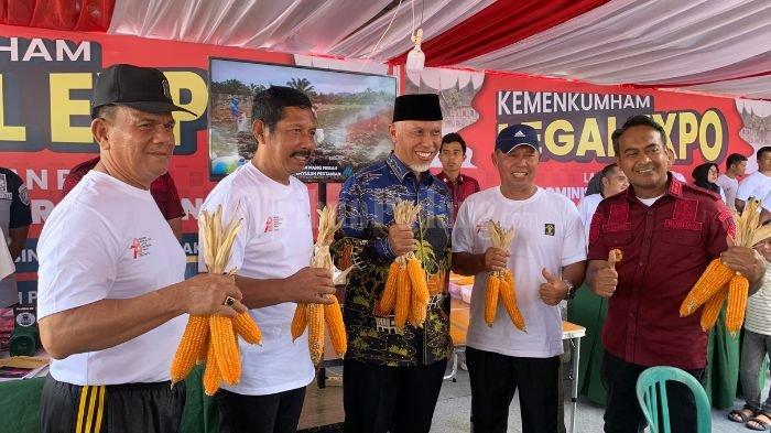 Gubernur Sumbar Buka Acara Jalan Santai dan Legal Expo Kemenkumham di Gor H Agus Salim Padang