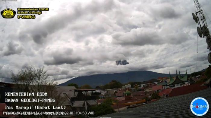 ERUPSI GUNUNG MARAPI - Gunung Marapi di Sumatera Barat mengalami erupsi pada Rabu (18/2/2026) pukul 10.53 WIB.
