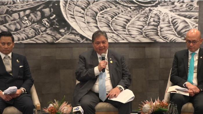 MENKO AIRLANGGA KONPERS - Menteri Koordinator Bidang Perekonomian Airlangga Hartarto dalam konferensi pers usai rangkaian hari pertama KTT G20 2025. Selain isu pembiayaan internasional, Indonesia menekankan pentingnya inovasi digital yang murah, inklusif, dan berdampak luas.