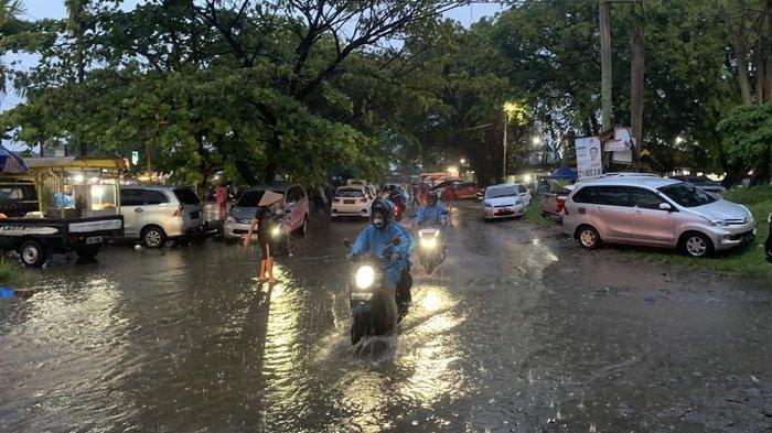 POPULER PADANG: Banjir Rendam Sejumlah Titik Pasca Hujan Lebat dan Semen Padang FC Gagal Menang