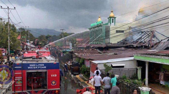 KEBAKARAN DI BUKITTINGGI- Kebakaran hebat melanda Kelurahan Bukit Apit Puhun, Kecamatan Guguak Panjang, Kota Bukittinggi, Sumatera Barat, Jumat (1/5/2026).