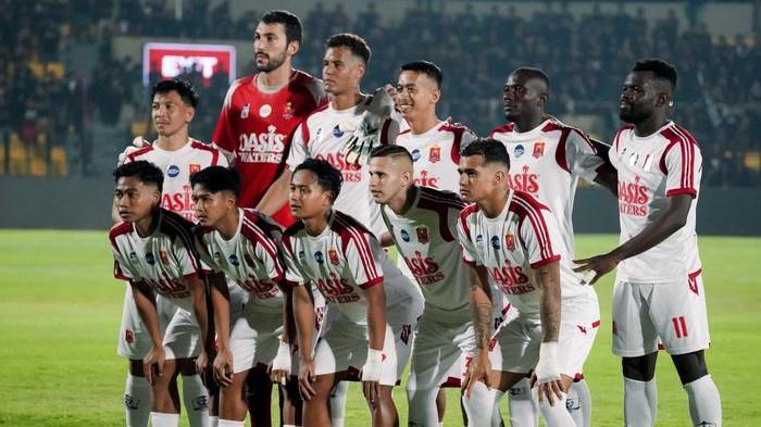 SUKSES LASKAR KALINYAMAT - Persijap Jepara mempermalukan Persib Bandung dengan skor 2-1 pada pekan kedua Super League 2025/2026 di Stadion Gelora Bumi Kartini, Jepara, Jawa Tengah, Senin (18/8/2025). Alhasil, sukses tim berjulukan Laskar Kalinyamat jadi ramai diperbincangkan khusus para gila bola alias Gibol blantika sepak bola nasional.