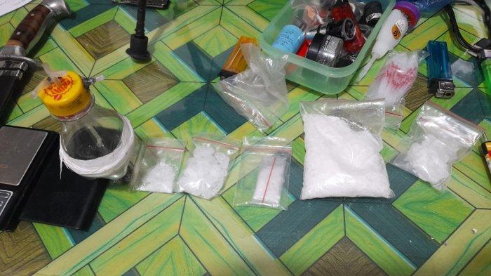 Bawa Sabu dan Senjata, Dua Bandar Narkoba Antar Provinsi Dibekuk di Bukittinggi