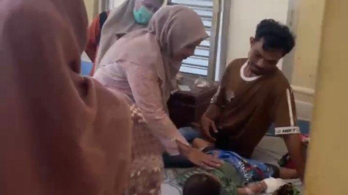DUGAAN KERACUNAN MAKANAN- Sebanyak 25 warga di Jorong Pigogah, Nagari Air Bangis, Kecamatan Sungai Beremas, Kabupaten Pasaman Barat, dilaporkan mengalami keracunan massal yang diduga kuat berasal dari jajanan bakso tusuk. Peristiwa nahas ini mulai terdeteksi sejak Rabu (15/4/2026) malam hingga Kamis (16/4/2026) pagi.