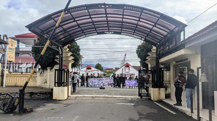 HMI Demo Polresta Bukittinggi Buntut Kebakaran Gudang BBM Ilegal Sebulan Lalu Belum Diusut