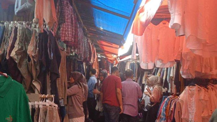 Hidden Gem Bukittinggi: Pasar Putih, Tempat Thrifting yang Nggak Boleh Dilewatkan