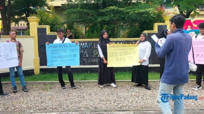 Demo di DPRD, Lingkaran Mahasiswa Piaman Raya Minta PJ Wali Kota Pariaman Dicopot