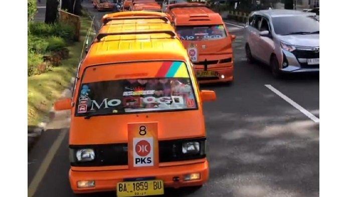PKS Daftarkan Bacaleg ke KPU Sumbar Diiringi Angkot Oranye, Klaim Sebagai Simbol Hadir untuk Rakyat