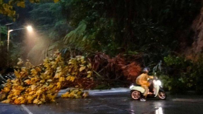 BREAKING NEWS: Longsor Putus Akses Lalu Lintas Padang-Solok di Sitinjau Lauik