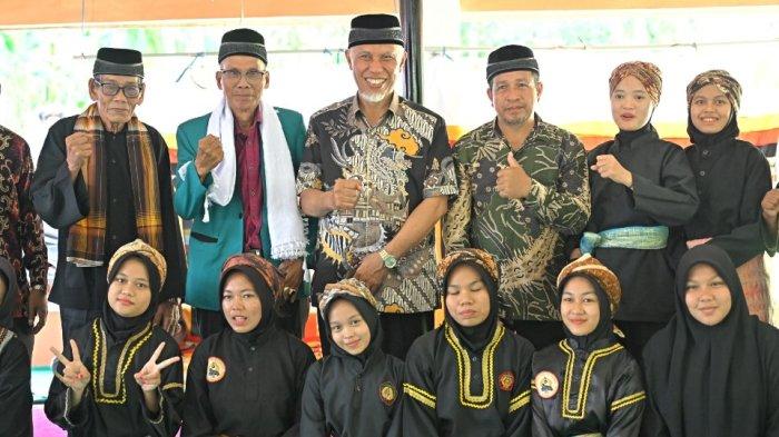 Lestarikan Adat dan Budaya Minang, Mahyeldi Apresiasi Para Tuo Silek di Korong Olo Bangau