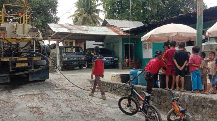 Masyarakat Krisis Air, Semen Padang Turun Tangan Salurkan Air Bersih untuk Ratusan KK