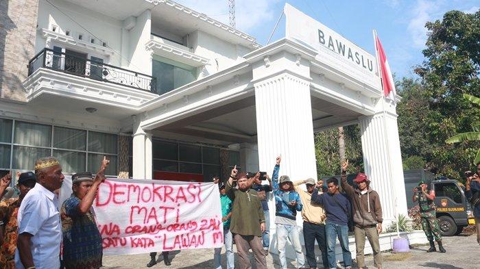 Bawaslu Sijunjung Sumbar Didemo, Massa Minta Penjelasan Dugaan Pelanggaran Kampanye di Masjid