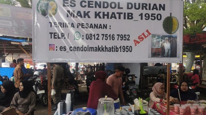 PASAR PABUKOAN PADANG - Situasi di Pasar Pabukoan Imam Bonjol, Kota Padang, Kamis (19/2/2026). Pedagang es cendol mengaku berhasil menjual 700 porsi pada puasa pertama di Pasa Pabukoan.
