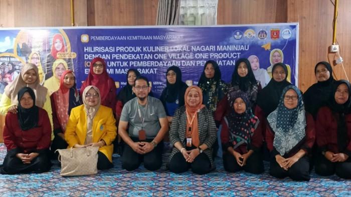 PELATIHAN- UNP melaksanakan PKM 2025 di Nagari Maninjau, Kabupaten Agam, Sumatera Barat secara bertahap Oktober-November 2025. Kegiatan melalui pendanaan DPPM ini mengusung tema Hilirisasi Produk Kuliner Lokal Nagari Maninjau dengan Pendekatan One Village One Product (OVOP) untuk Pemberdayaan dan Penguatan Ekonomi Masyarakat.