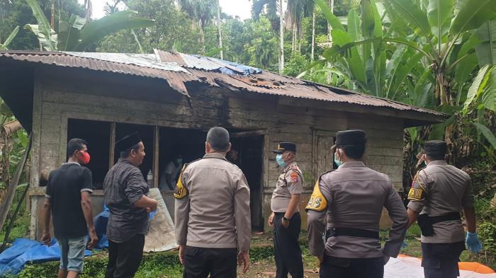 PENEMUAN MAYAT-Warga Korong Tungka Kampung Panyalai, Nagari Koto Baru, Kecamatan Padang Sago, Kabupaten Padang Pariaman, Sumatra Barat, digegerkan oleh penemuan sesosok mayat pria paruh baya di sebuah rumah kebun, Senin (18/5/2026) sore sekitar pukul 15.00 WIB.