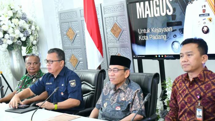 PENGENDALIAN INFLASI - Wakil Wali Kota Padang Maigus Nasir memimpin High Level Meeting Tim Pengendalian Inflasi Daerah (TPID) Kota Padang di Gedung Putih Kediaman Resmi Wali Kota Padang, Kamis (7/5/2026). Pertemuan tersebut membahas langkah antisipasi pengendalian harga kebutuhan pokok menjelang Hari Raya Idul Adha 1447 Hijriah.